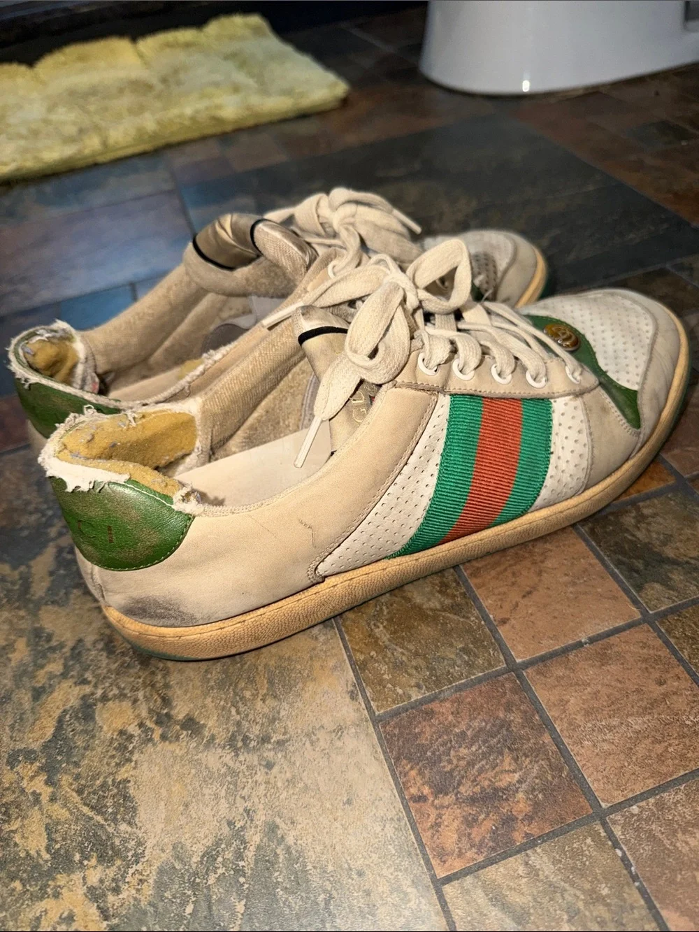 Gucci Beige Sneakers with Green & Red Web Stripe